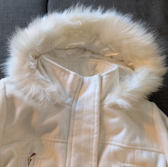 Women's White Cinch Waist & Faux Fur Hooded Coat! - Picture 6 of 16